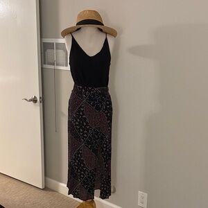 Forever 21 Black and Red Patterned Pencil Skirt